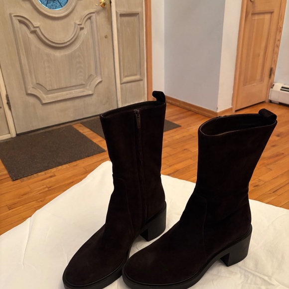 Boots - Picture 5 of 8